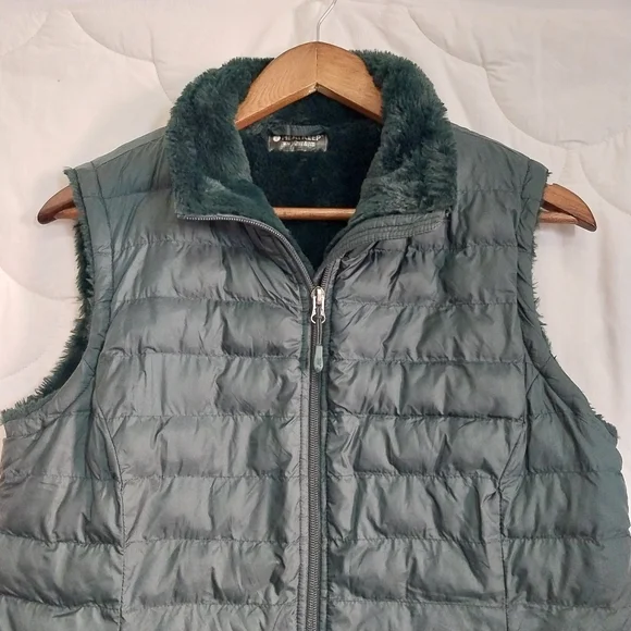 HeatKeep Women's Size Medium Forest Green Insulated Lined Quilted Puffer Vest - Picture 5 of 9